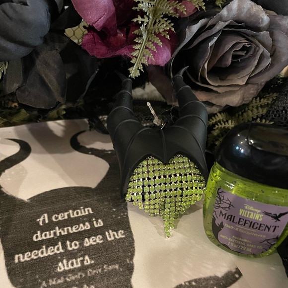 BATH & BODY WORKS Maleficent Glow-In-The-Dark PocketBac Holder & Hand Sanitizer - Picture 1 of 16